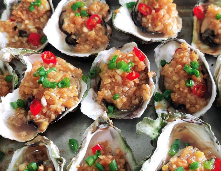 Garlic-Grilled Oysters Garlic-Grilled Oysters